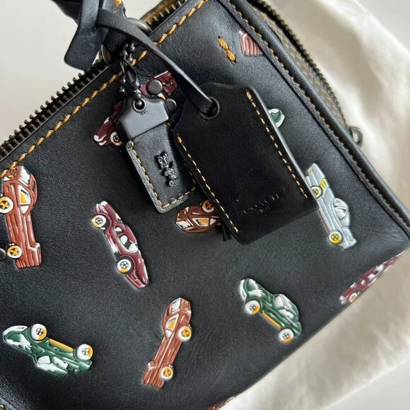 Very Rare Coach Rogue 17 with Car Print - Picture 9 of 12